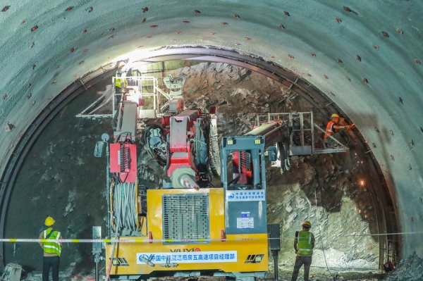 万德资本 湖北在建最长公路隧道实现新突破